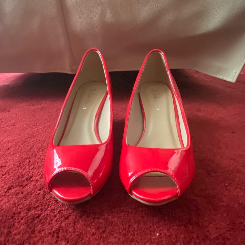 Red open-toe wedge shoes